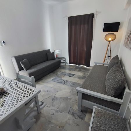 Galaxy Apartments Aliki  Bilik gambar
